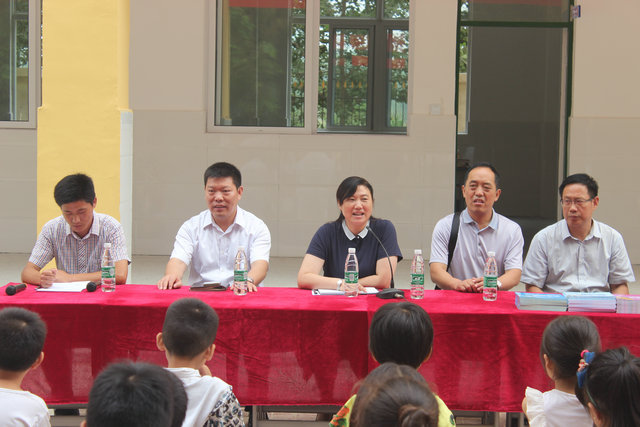 新沂市红十字会"关爱图书进校园"捐书仪式在合沟举行
