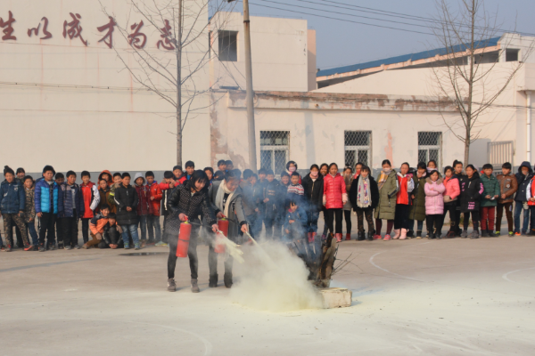 合沟中学举行消防安全教育活动