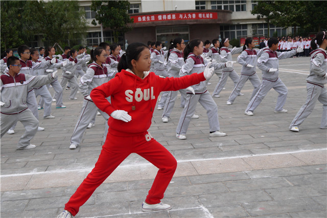 我校隆重举行学生太极拳比赛