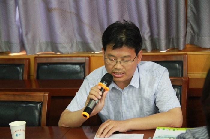 (第三中学校长何振华:《家长大讲堂》让我们充分认识到必须把学校教育