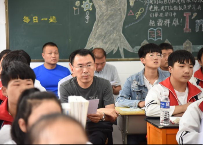 徐州市教研室来合沟中学开展教学督导