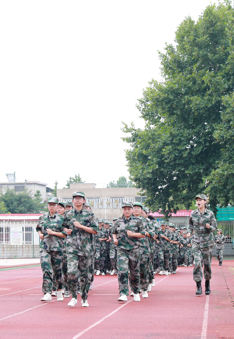 新沂市东华高级中学 训专栏  【训专栏】梦想在磨砺中放飞 青春