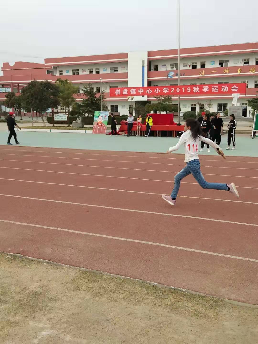 奋勇拼搏,超越自我——大墩小学参加镇中心小学秋季会