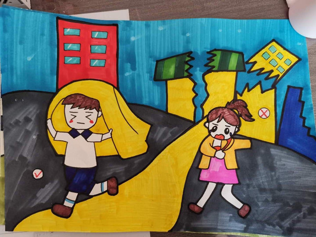 五营小学开展防震减灾学生绘画作品展示活动
