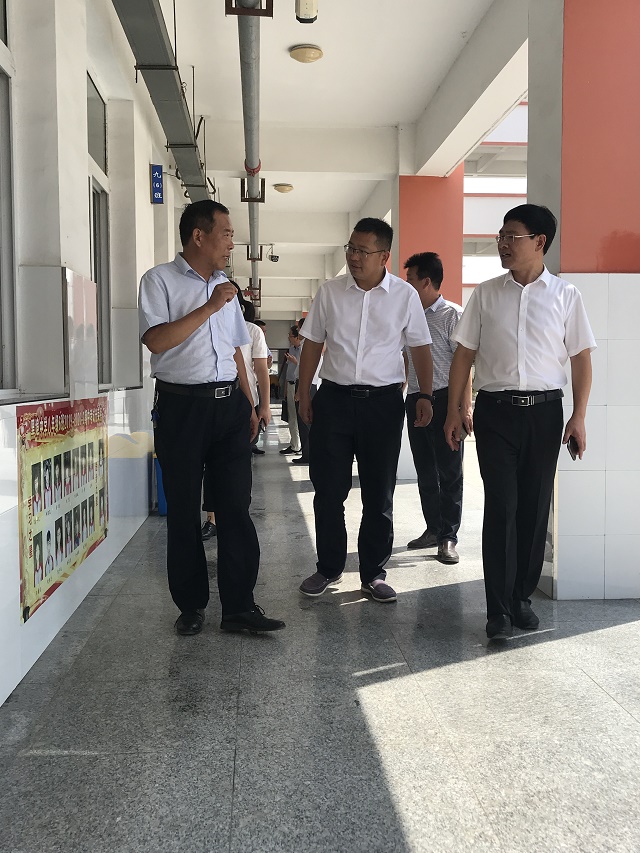 9月9日上午,在第36个教师节来临之际,新沂市阿湖镇党委政府举办庆祝第