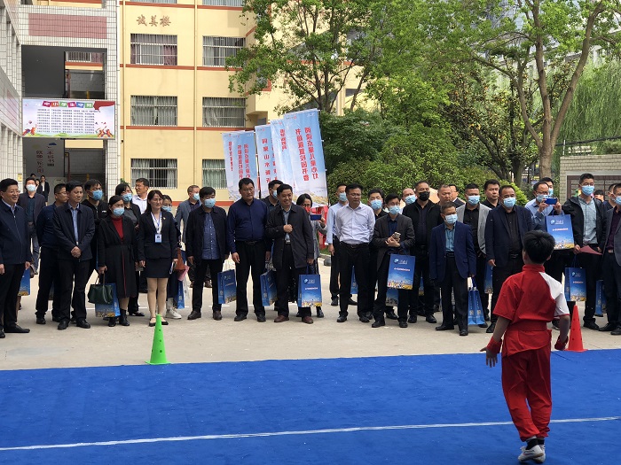 参观武术表演.JPG