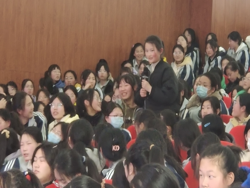 学生互动.jpg