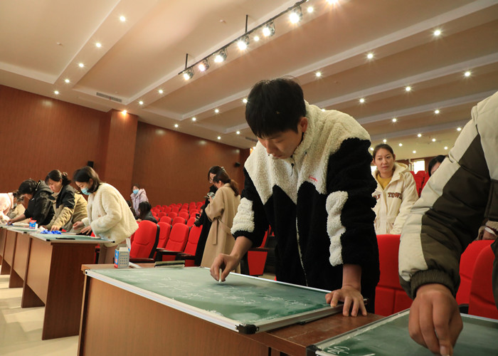 新教师副本.jpg