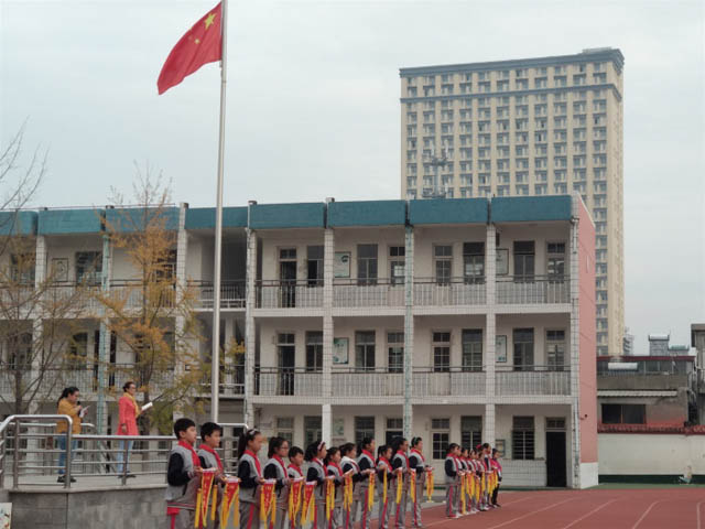 循环红旗  花落谁家—— 桥口小学颁发新学期第一面循环红旗