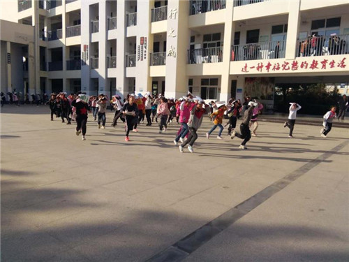 瓦窑小学举行地震应急疏散演练