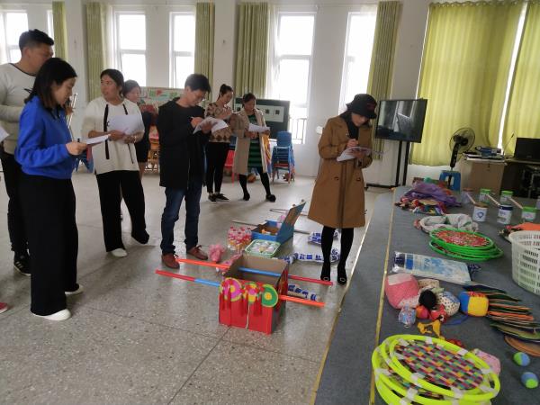 港头镇傅庄幼儿园户外自制器械评比活动报道