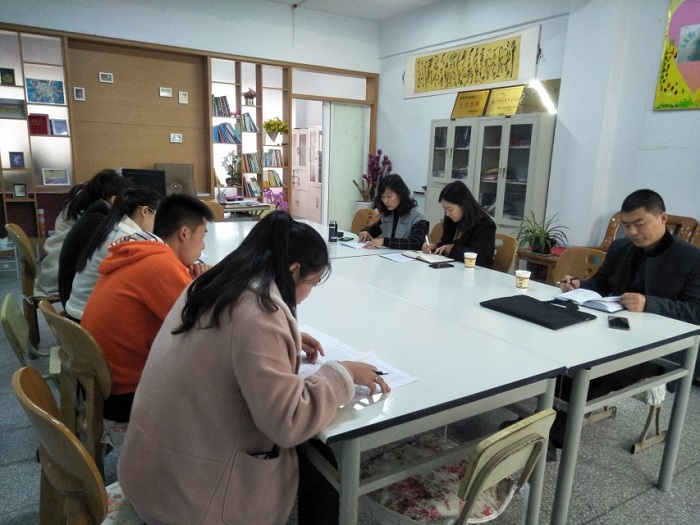 徐州市课程游戏化领衔专家组莅临高流镇中心幼儿园指导工作