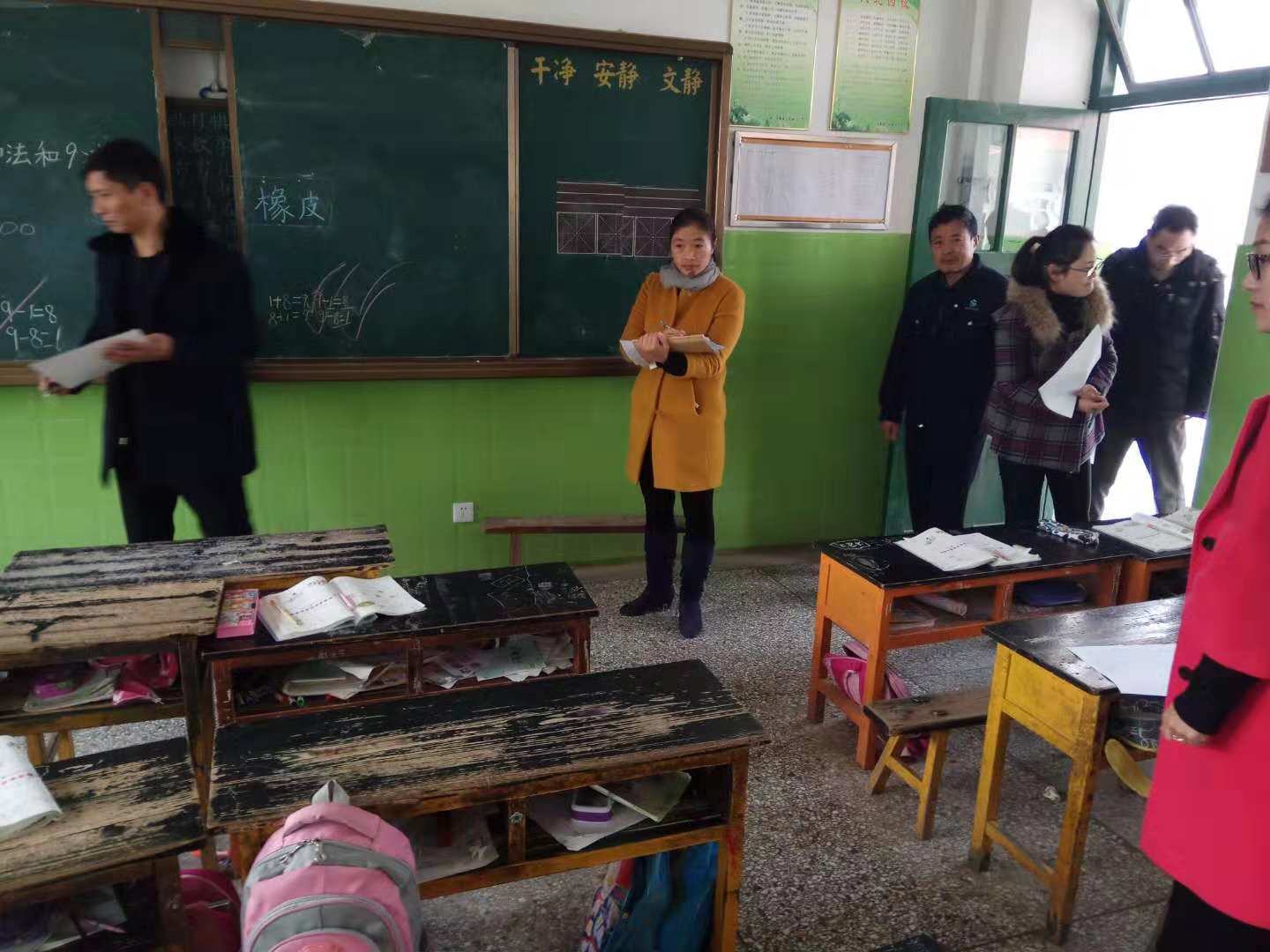 马陵山镇钟吾小学举行班级卫生评比活动