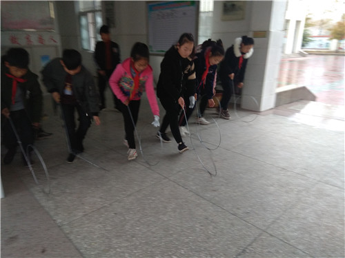 以玩益智，传统游戏进校园 —瓦窑镇双庙小学成立推铁环社团