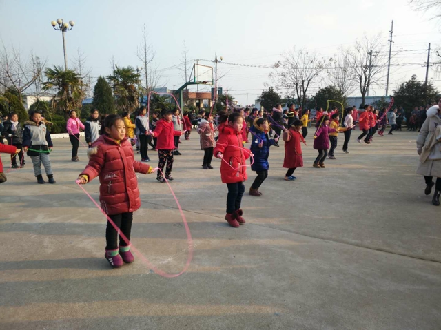 “绳”采飞扬          ——马陵山镇陈楼小学跳绳比赛