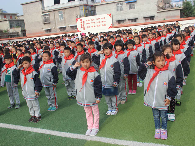 我是光荣的少先队员 —桥口小学举行2018年新队员入队仪式