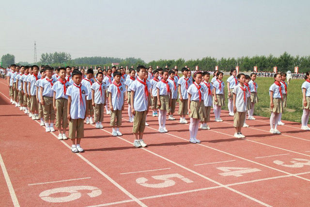 时集小学举行“庆六一”武术操比赛活动