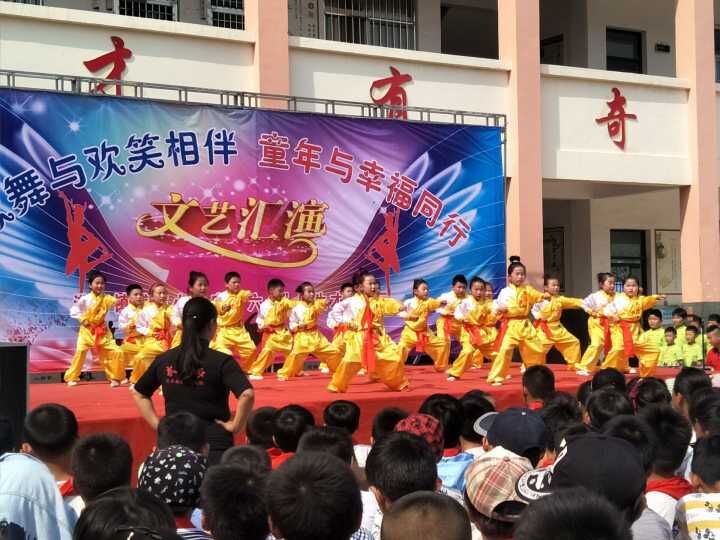歌舞与欢笑相伴   童年与幸福同行 ——港头镇傅庄小学举行庆“六一”师生才艺展示