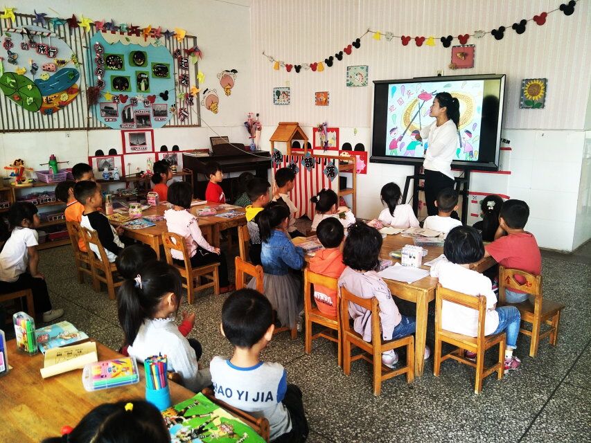 合沟中心幼儿园开展庆国庆主题活动