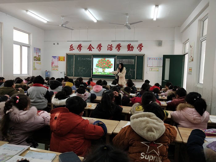 城西小学北校区举行以“讲”促“教”听课活动