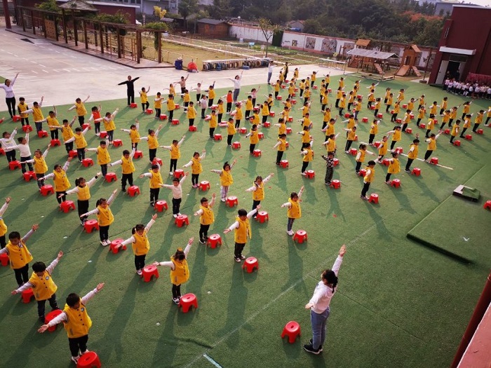 促发展  重锻炼 ——马陵山镇中心幼儿园举行早操评比活动