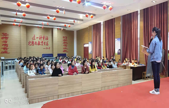 瓦窑镇新世纪小学举行教师朗读课文比赛