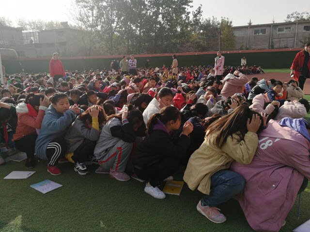 桥口小学开展防震减灾应急疏散演练活动