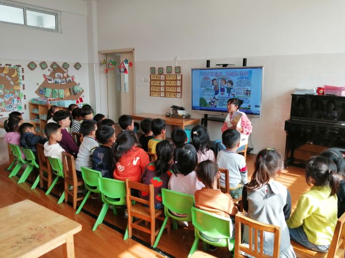 “说好普通话，沟通你我他”       -----妇联幼儿园蓝莓班开展推广普通话活动