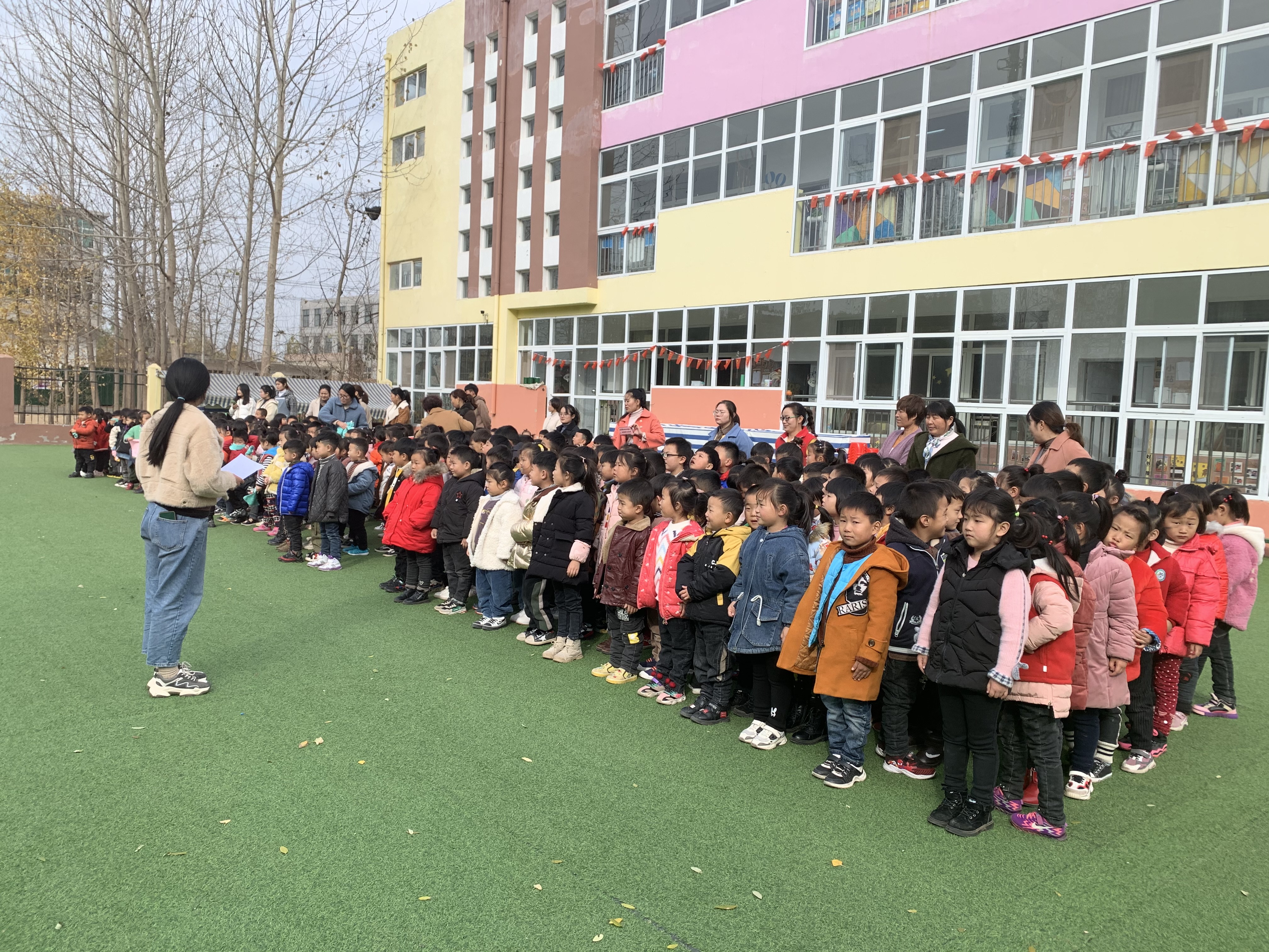 消防安全记心间——合沟镇中心幼儿园举行消防应急疏散演练活动