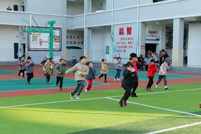 城西小学开展消防安全逃生演练活动