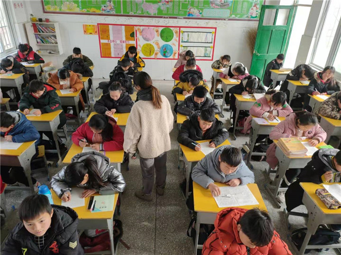 瓦窑镇双庙小学 认真落实“阅读+写作、写字和演讲”工程
