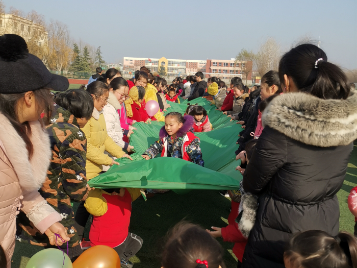 高流镇中心幼儿园“庆元旦”亲子游戏运动会