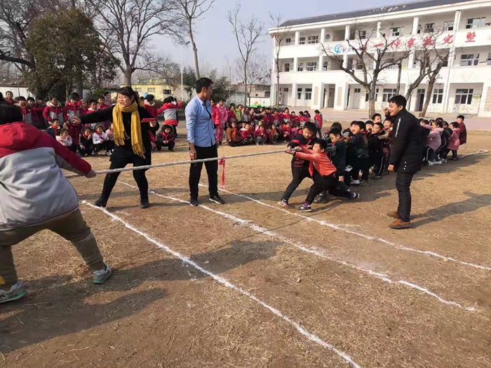 2019-2020学年第一学期沂河小学举行拔河比赛