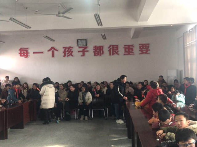 “你陪我长大，我陪你变老” ----新沂市桥口小学三（8）班亲子活动
