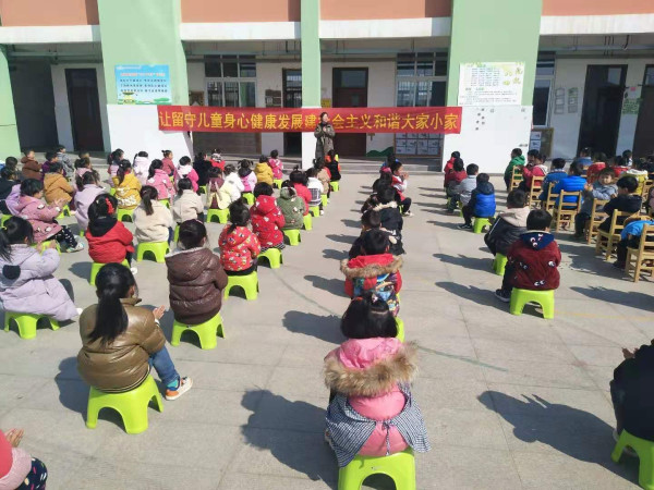 让留守儿童身心健康发展建社会主义和谐大家小家——瓦窑镇吕庄幼儿园关爱留守儿童活动
