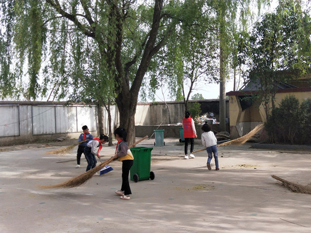 山东小学开展“校园清洁卫生大扫除”活动