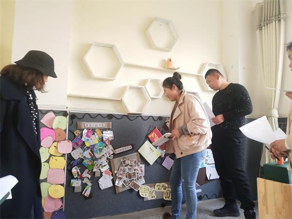“会说话的墙”——傅庄幼儿园开展主题墙评比活动