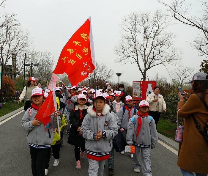 文明三月  探春惜时——城西小学三四年级春季游学活动掠影