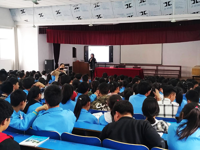王楼中学举办考前心理健康教育讲座