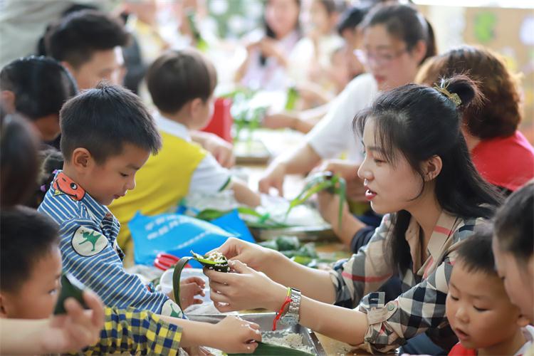 “浓情五月 粽享端午”   ---徐海路幼儿园端午节活动