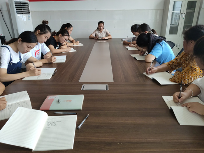 瓦窑镇吕庄幼儿园召开了开学初专题会议