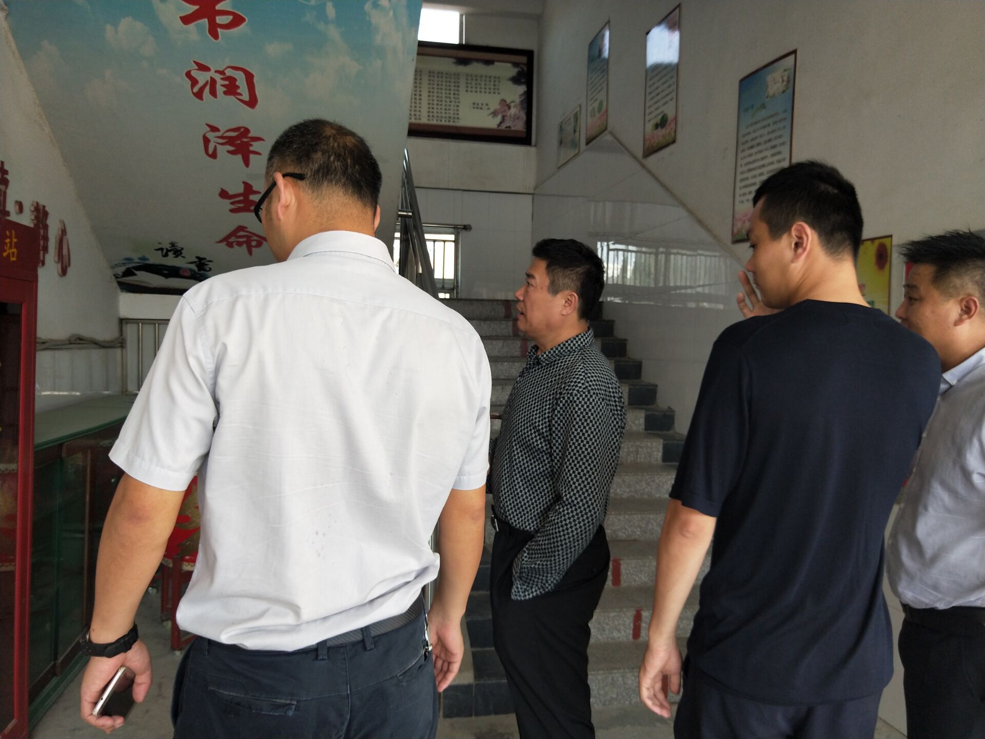 责任重于泰山 ——徐州市教育局检查港头小学安全工作