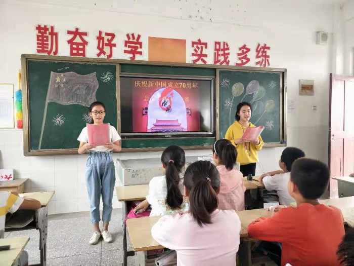 诵读红色经典，传承红色精神  ——新安嶂苍小学开展“红色经典”诵读主题活动