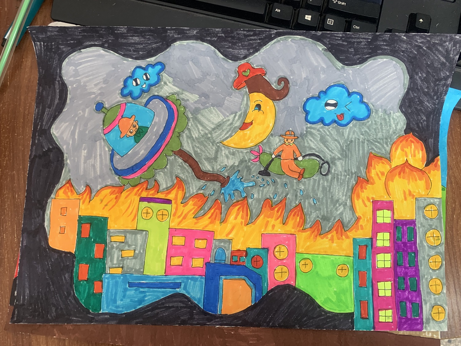 合沟中心小学组织开展“我是小小消防员”绘画展示活动