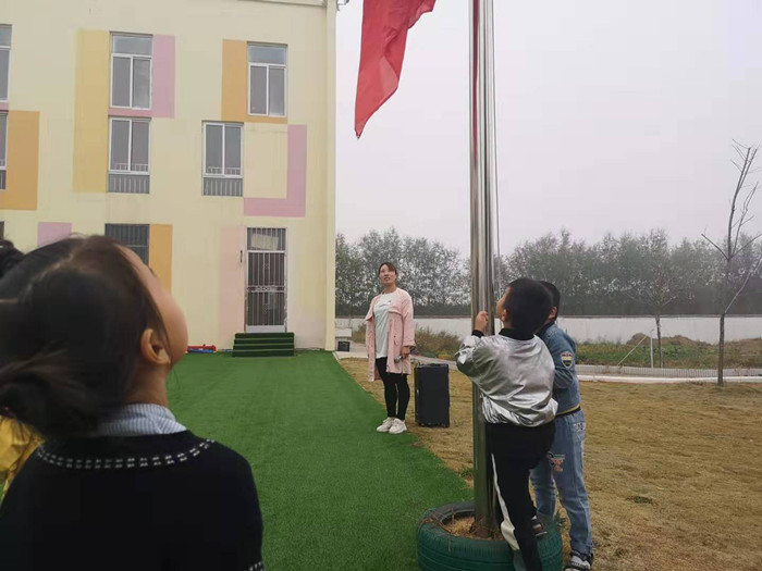 红旗飘飘迎国庆 ——高流镇程徐幼儿园国庆节升旗仪式活动
