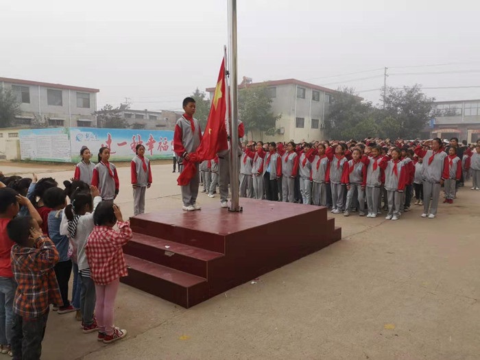 祖国在我心中 ——新安嶂苍小学举行庆祝新中国成立70周年主题升旗仪式