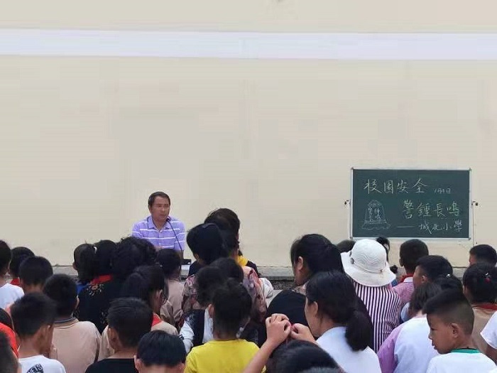 安全牢记　警钟长鸣 ——城西小学北校区紧急召开安全工作家长会