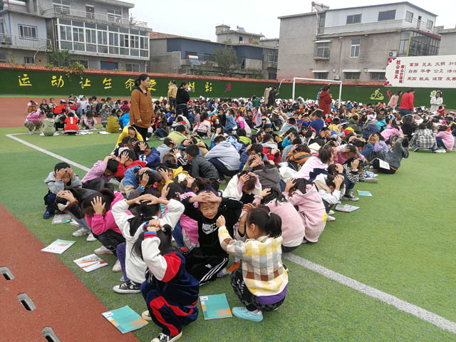 桥口小学开展防震避险应急疏散演练活动