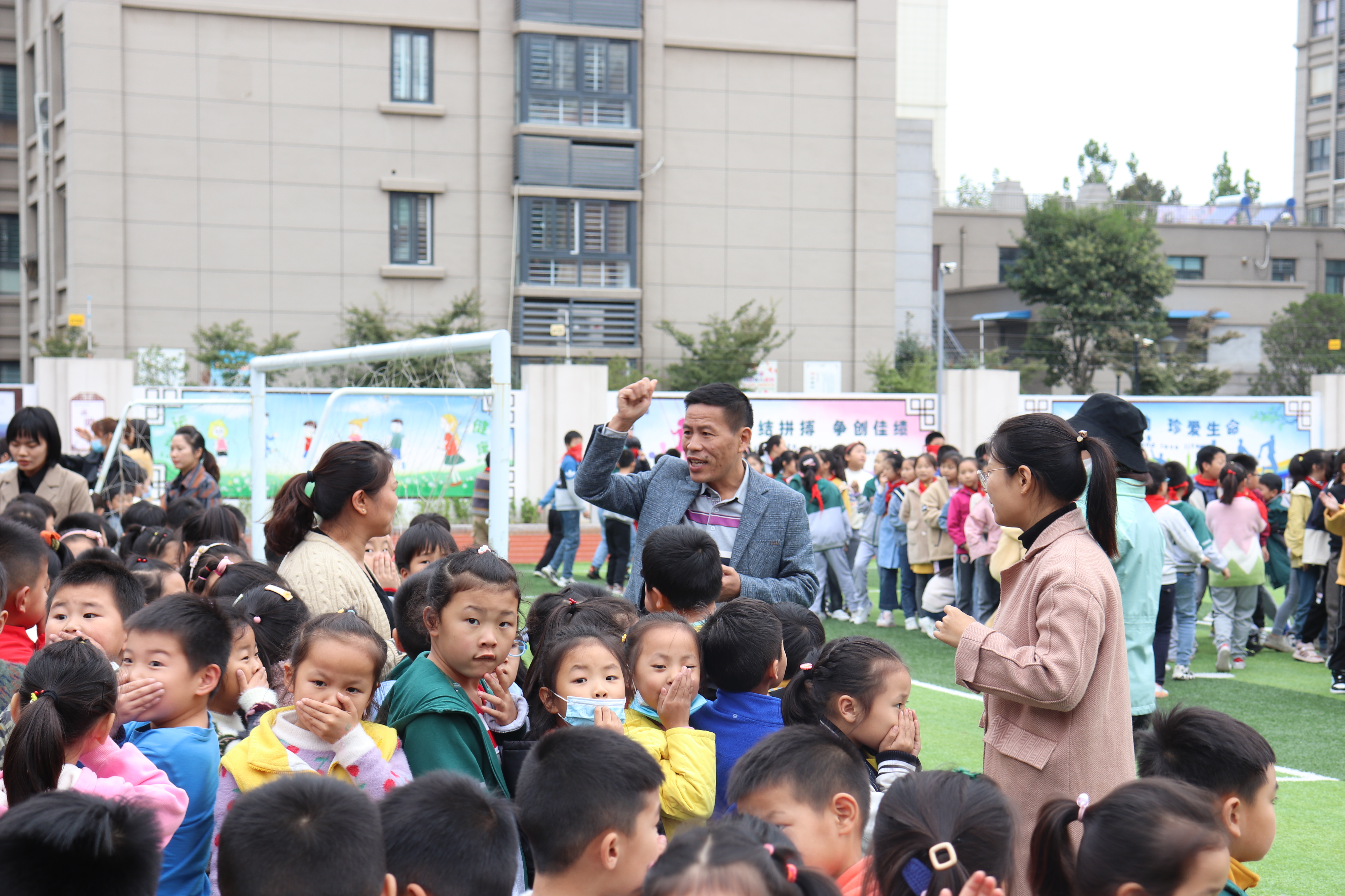 心系校园安全 共筑生命基石--北京路小学开展消防应急疏散演练暨安全知识培训活动