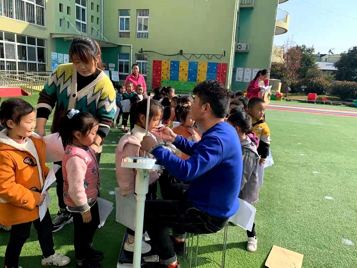 健康体检，快乐成长——草桥镇中心幼儿园开展幼儿健康体检活动